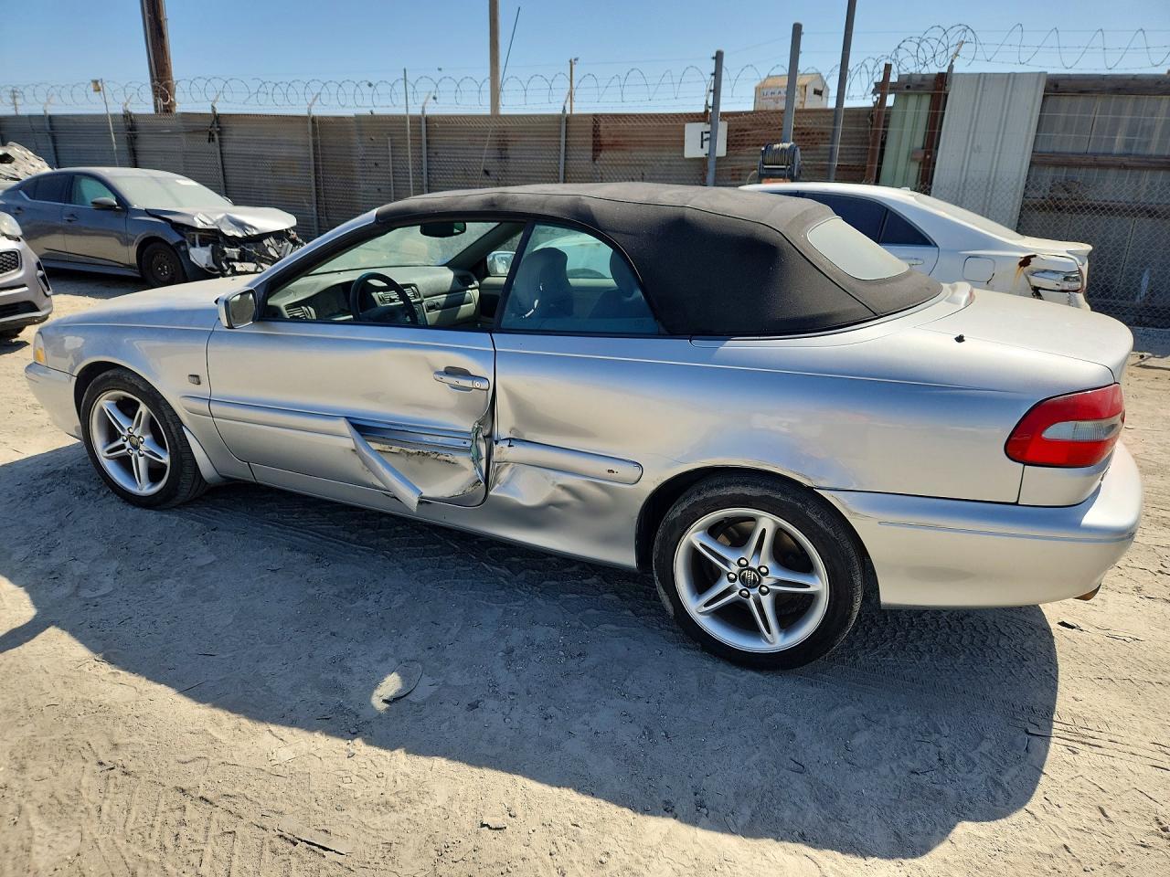 2000 Volvo C70 Turbo - Image 2