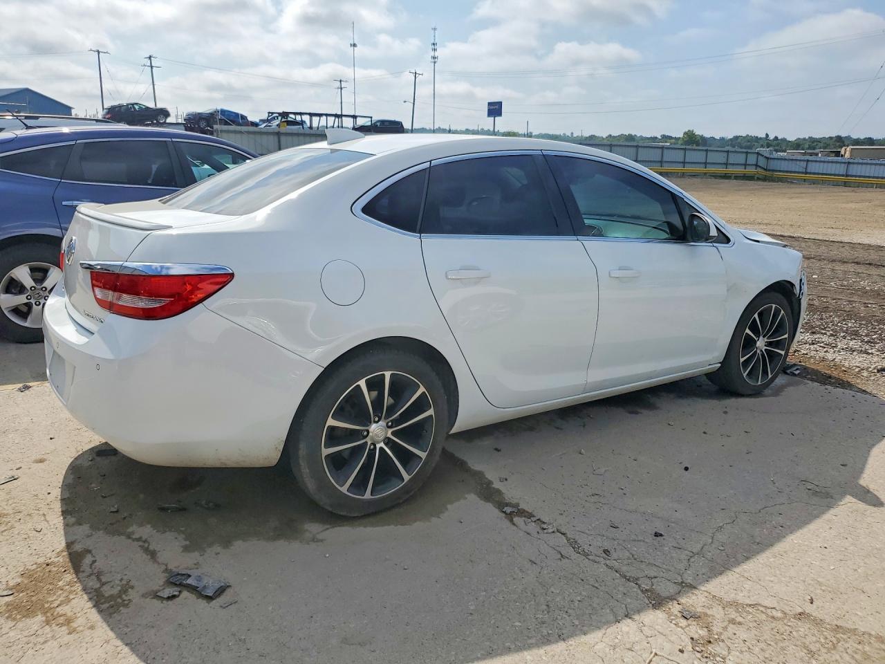 2017 Buick Verano Sport Touring - Image 3