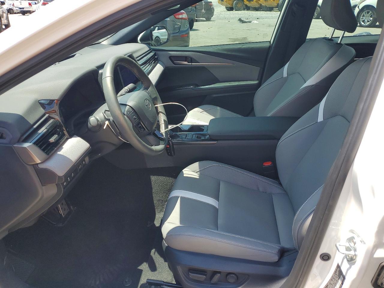 2025 Toyota Camry Se - Image 7