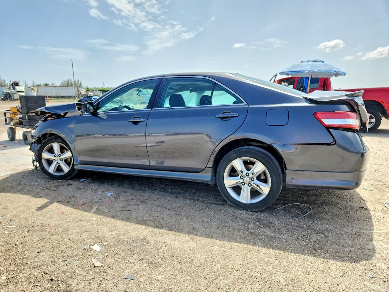 2011 Toyota Camry Se - Image 2