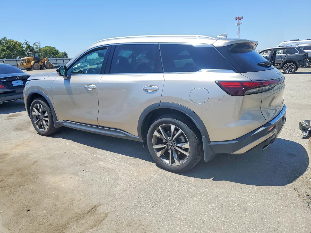 2023 Infiniti Qx60 Luxe - Image 2