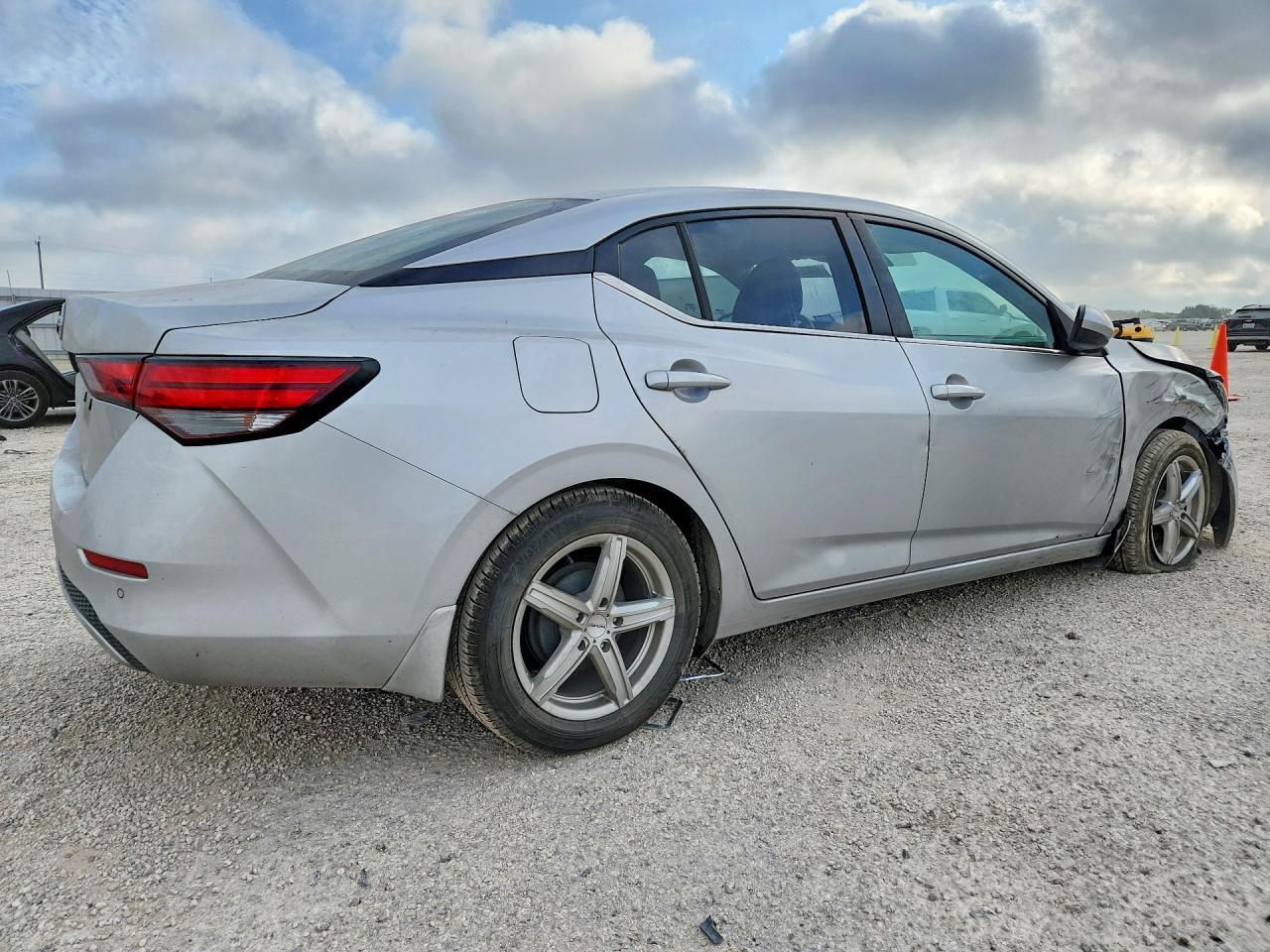 2022 Nissan Sentra S - Фото 3