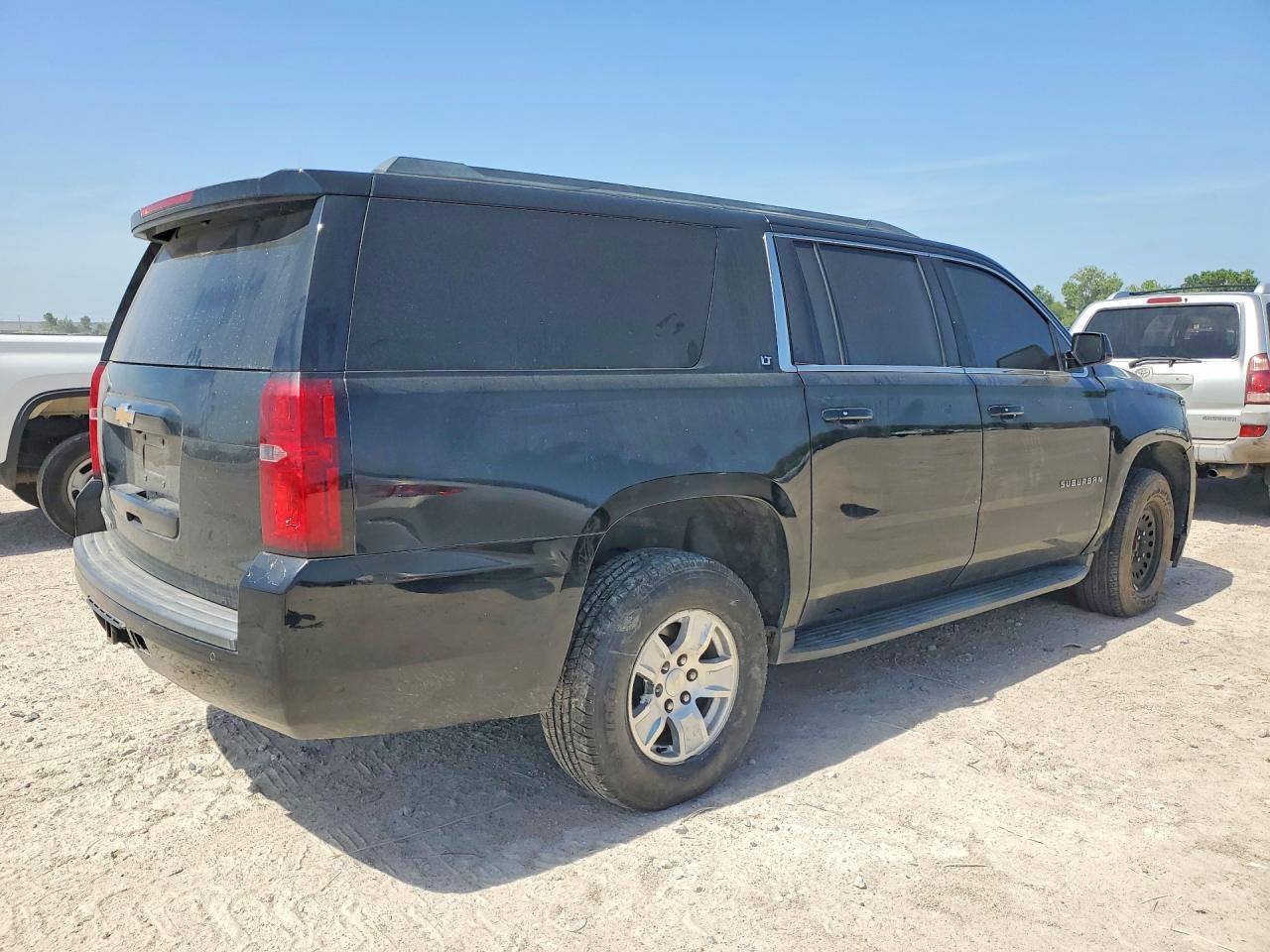 2017 Chevrolet Suburban C1500 Lt - Фото 3