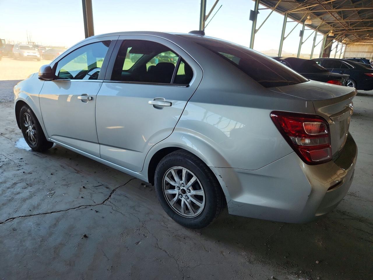 2018 Chevrolet Sonic Lt - Фото 2
