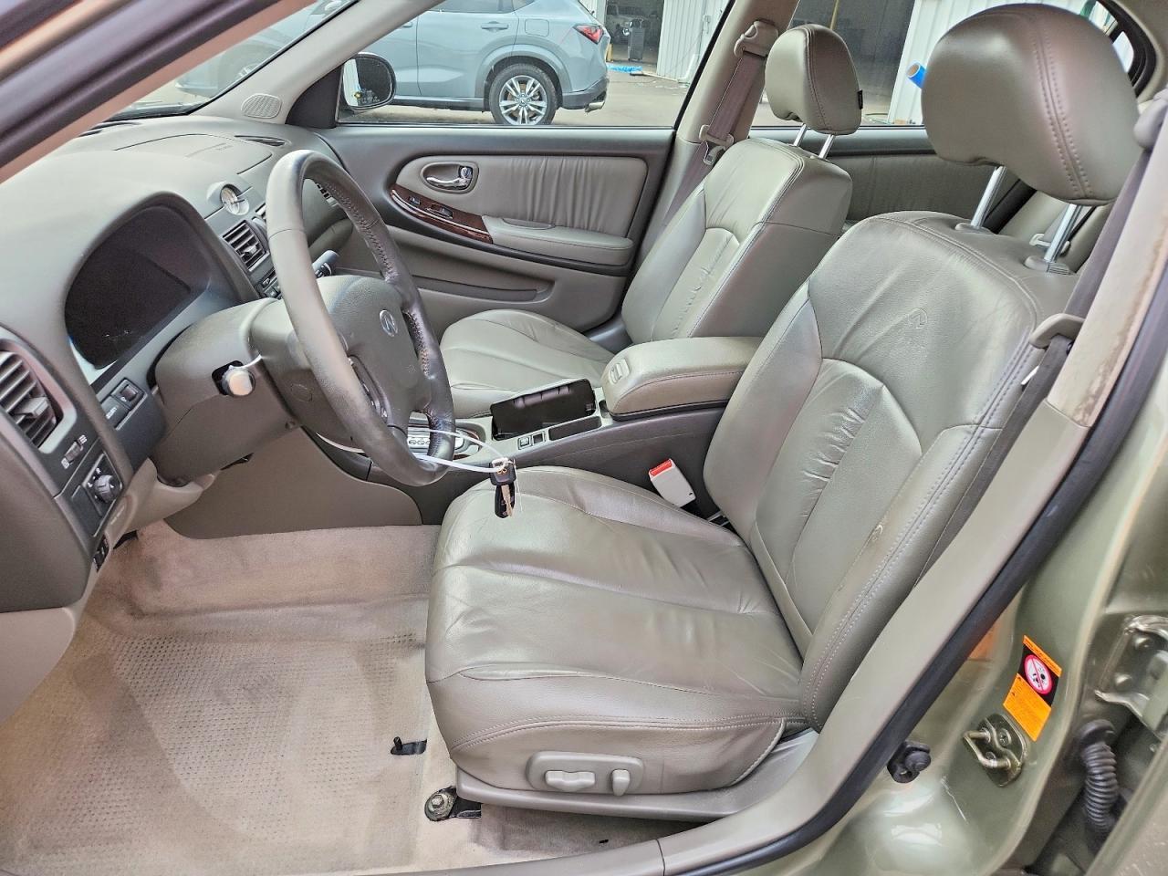 2001 Infiniti I30 Base - Image 7
