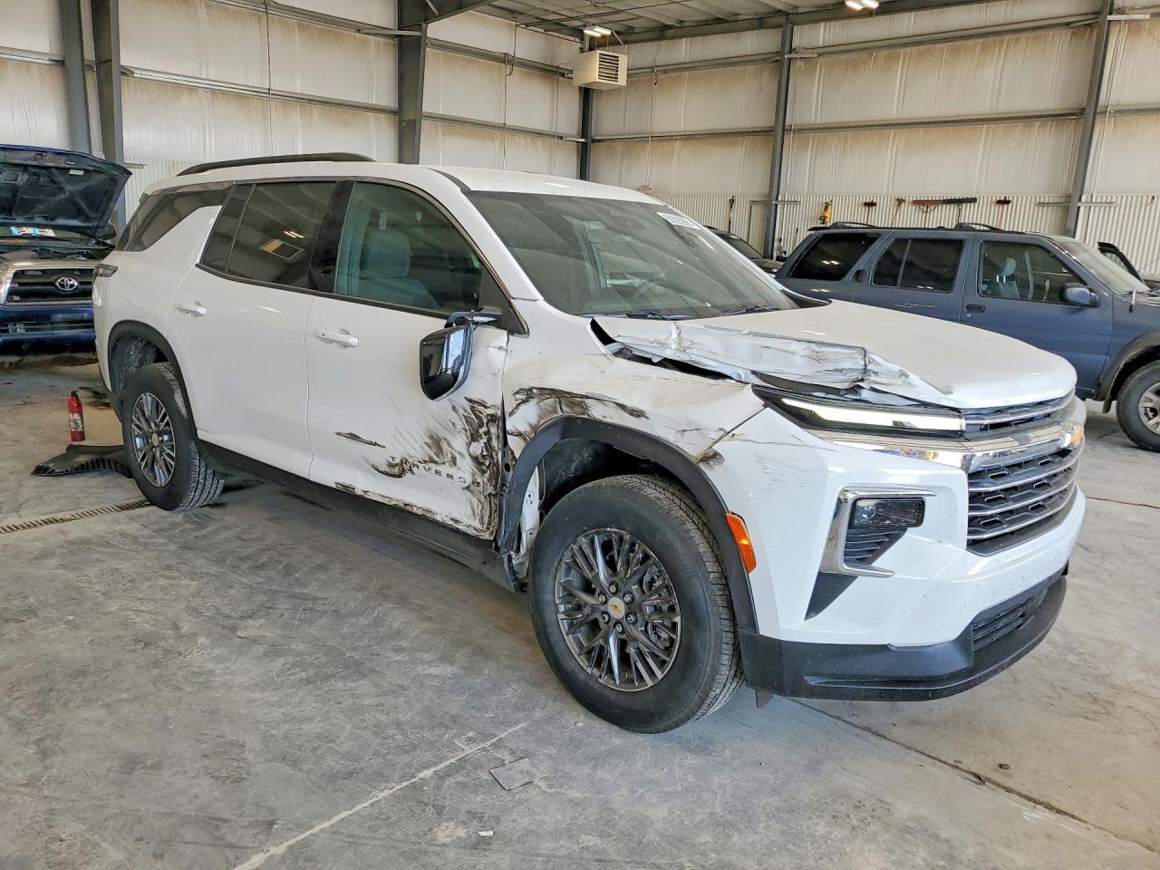 2025 Chevrolet Traverse Lt - Фото 4