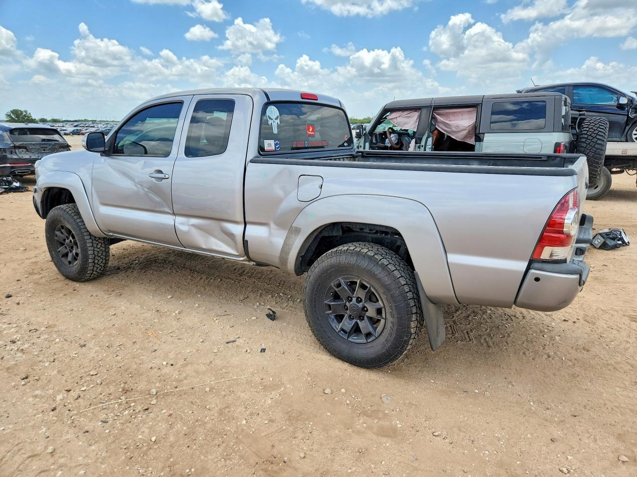 2015 Toyota Tacoma Prerunner Access Cab - Image 2