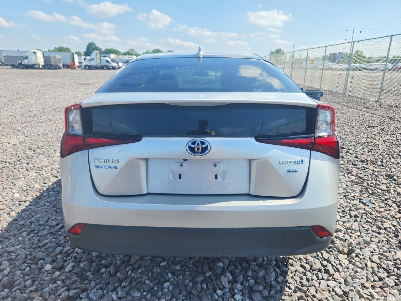 2022 Toyota Prius - Image 6