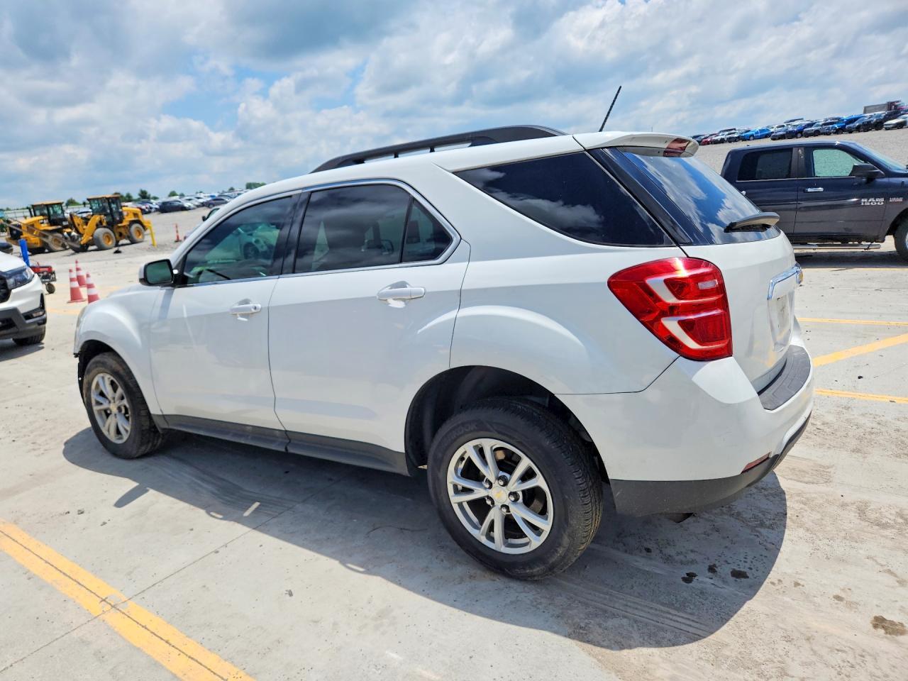 2016 Chevrolet Equinox Lt - Image 2