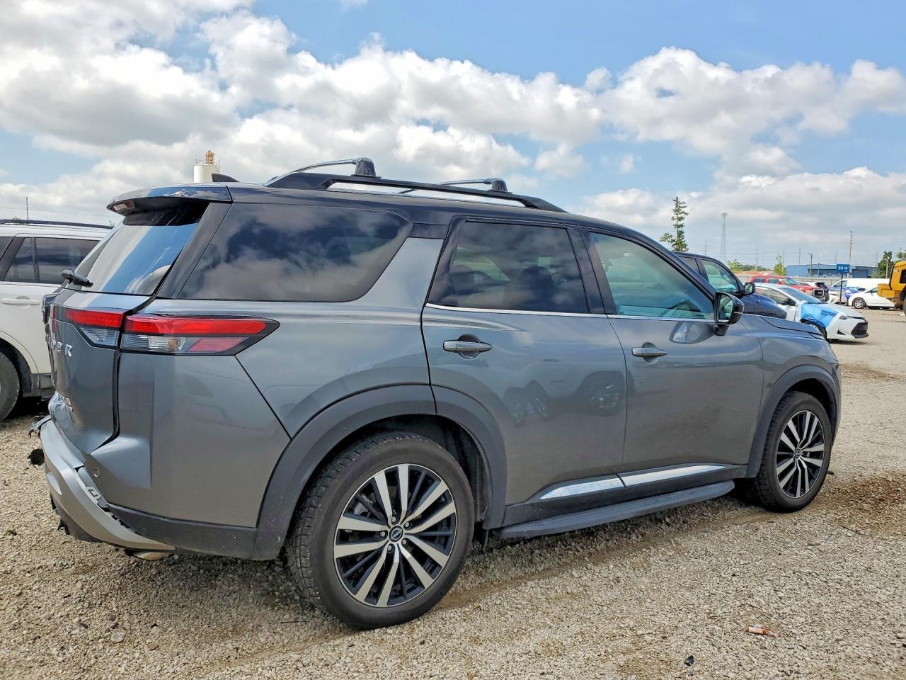 2023 Nissan Pathfinder Platinum - Фото 3