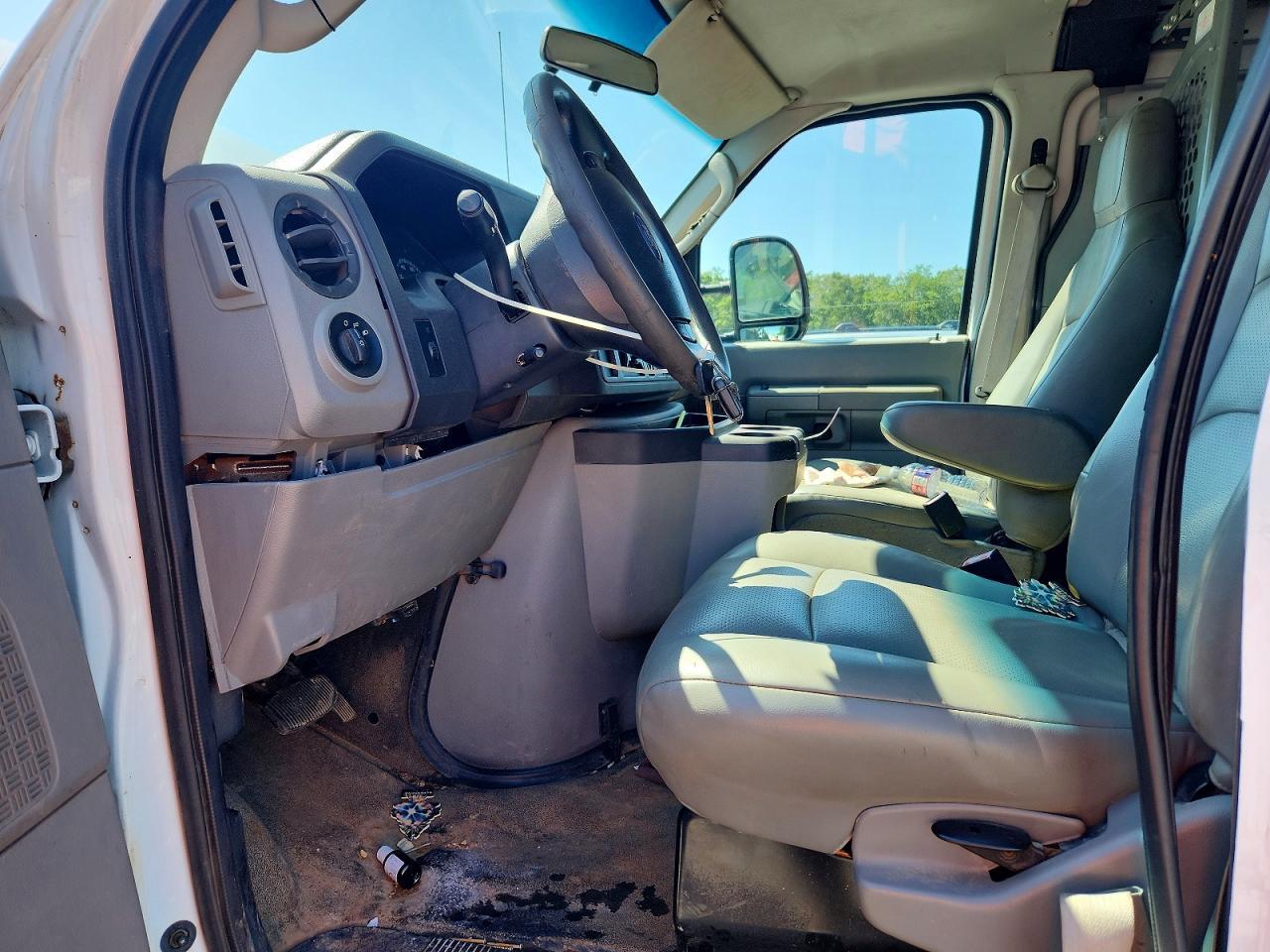2012 Ford Econoline E250 Van - Фото 7