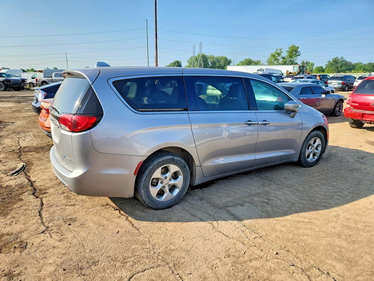 2017 Chrysler Pacifica Ehybrid Touring - Фото 3