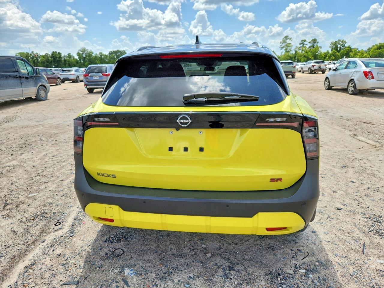 2025 Nissan Kicks Sr - Image 6