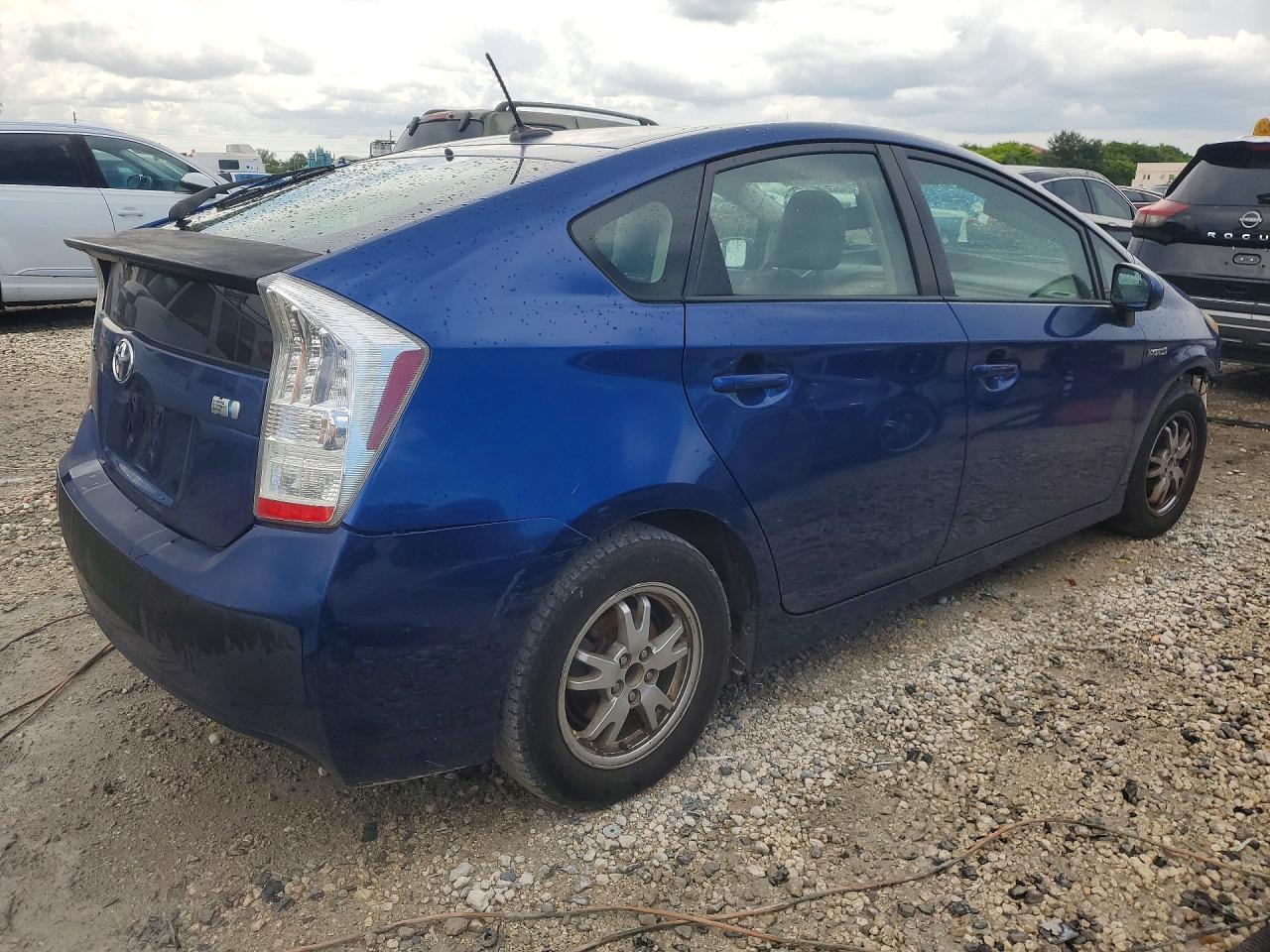 2010 Toyota Prius Iv - Image 3