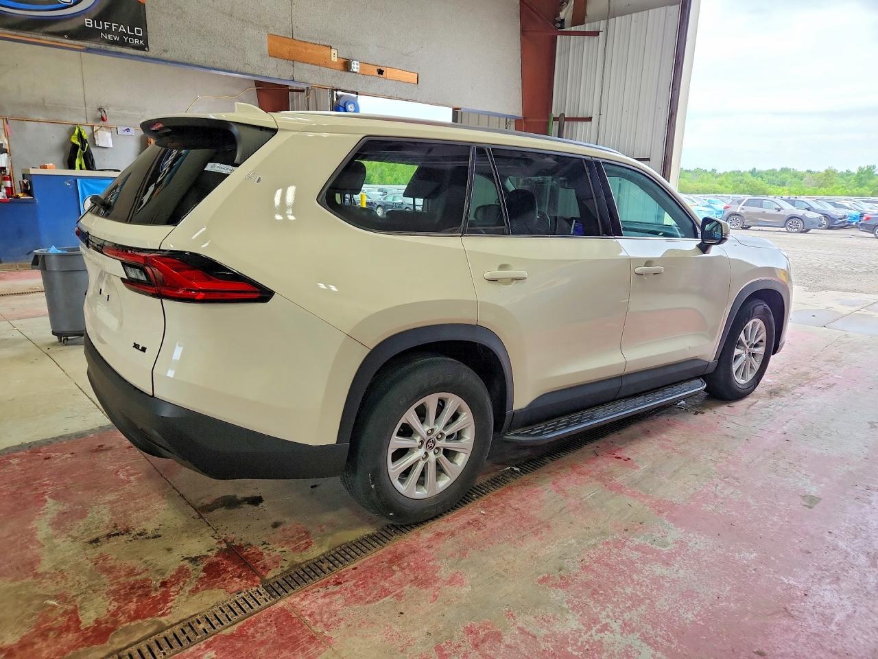2024 Toyota Grand Highlander Xle - Image 3