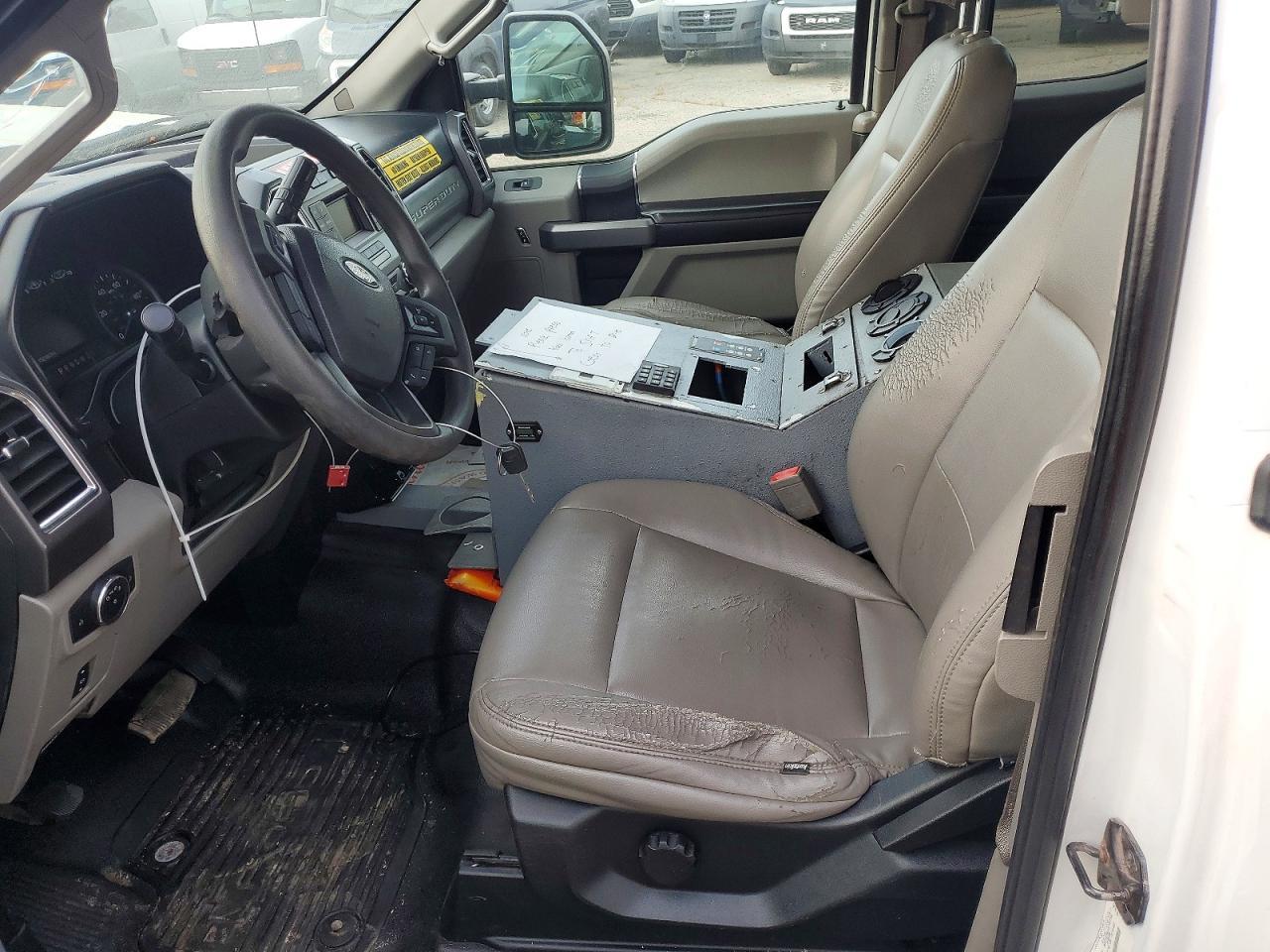 2017 Ford F550 Super Duty - Image 7
