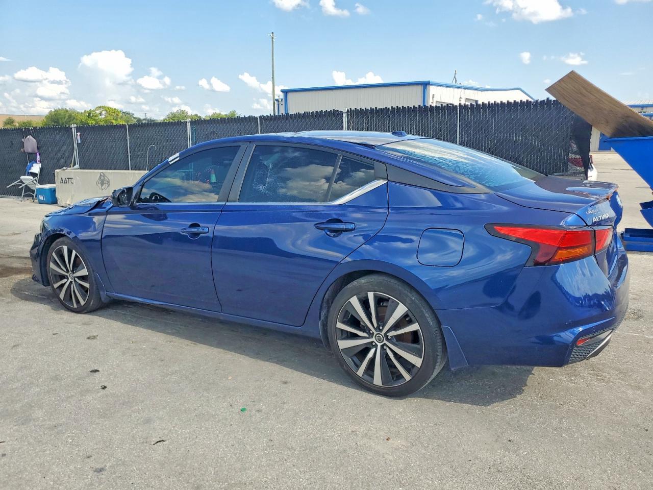 2020 Nissan Altima Sr - Image 3