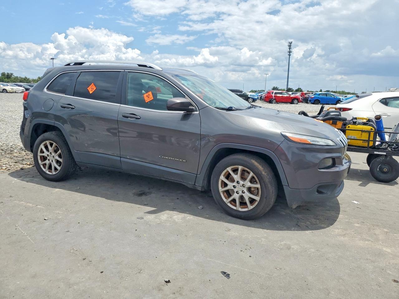 2016 Jeep Cherokee Latitude - Image 4