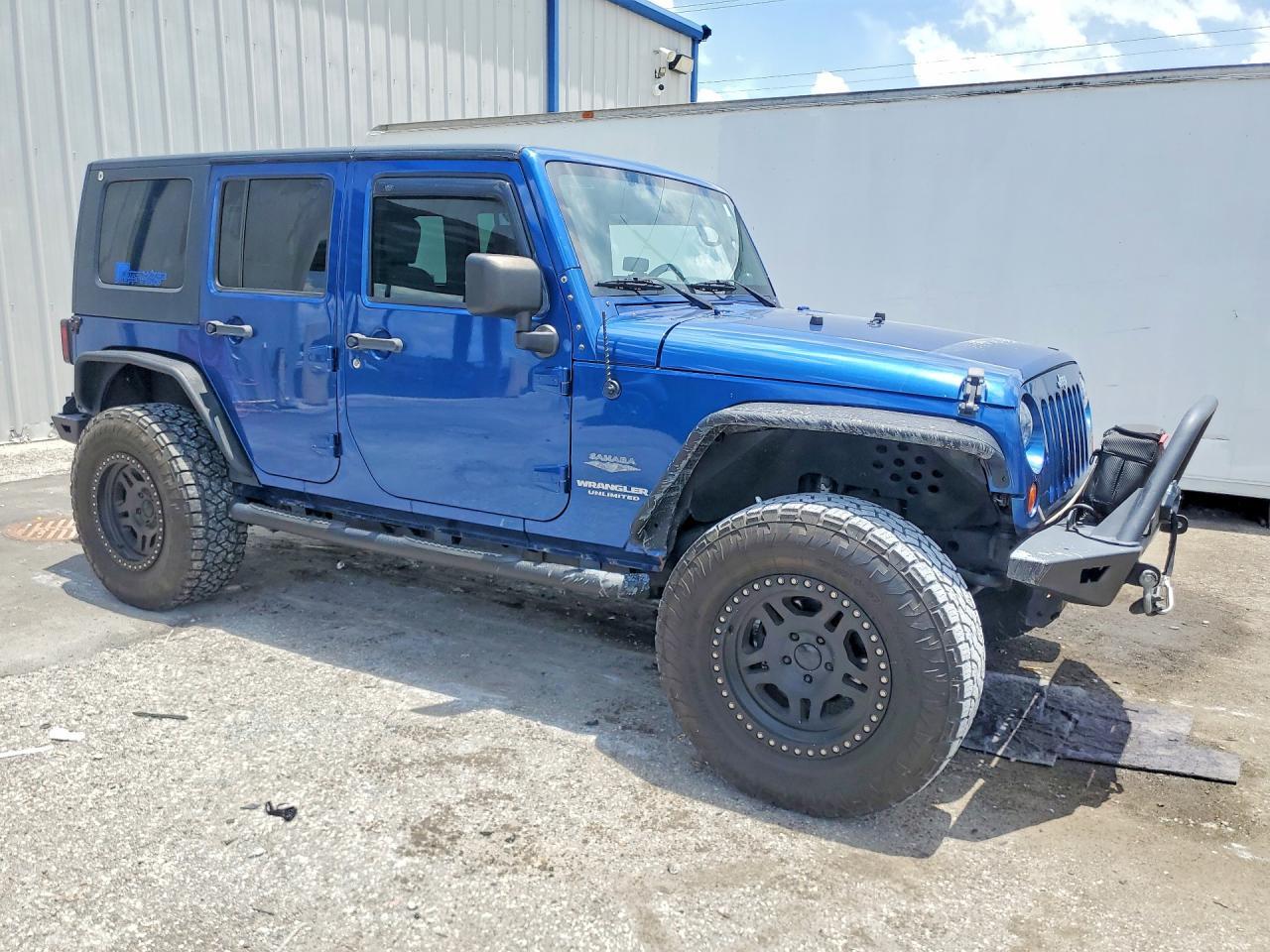 2010 Jeep Wrangler Unlimited Sahara - Фото 4