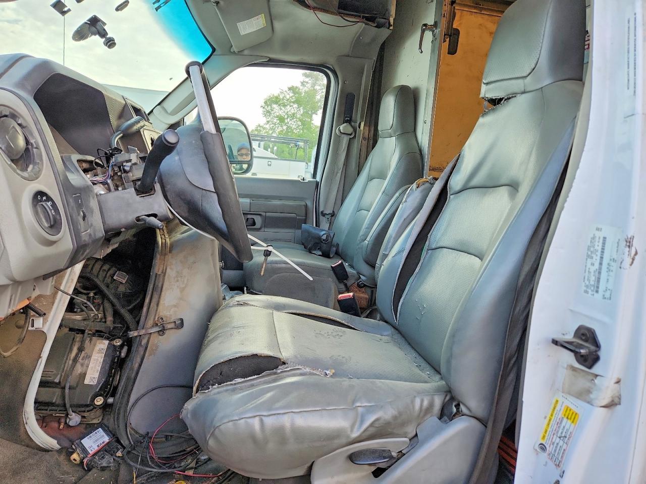 2019 Ford Econoline E350 Super Duty Van - Image 7