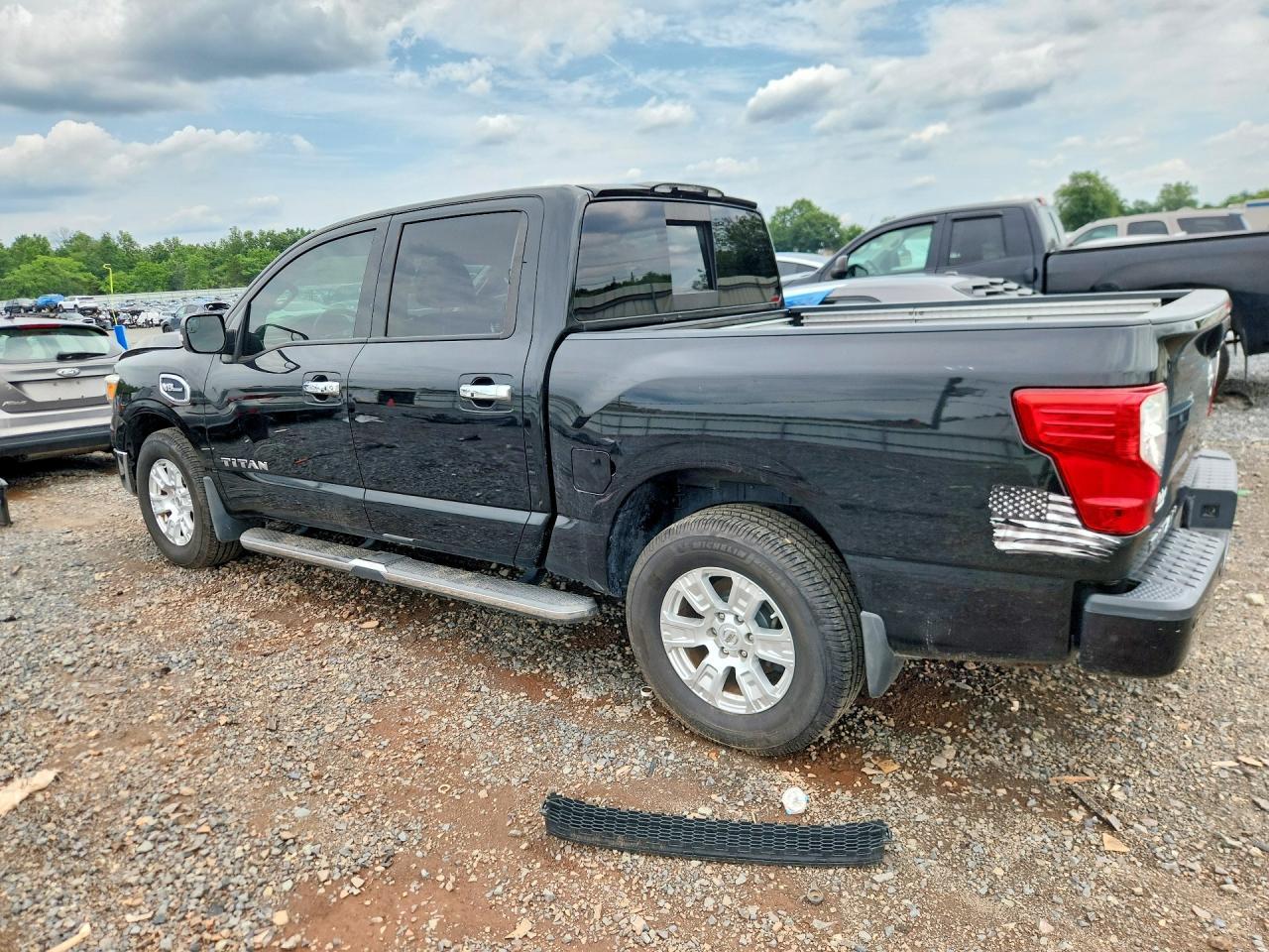 2017 Nissan Titan S - Фото 2