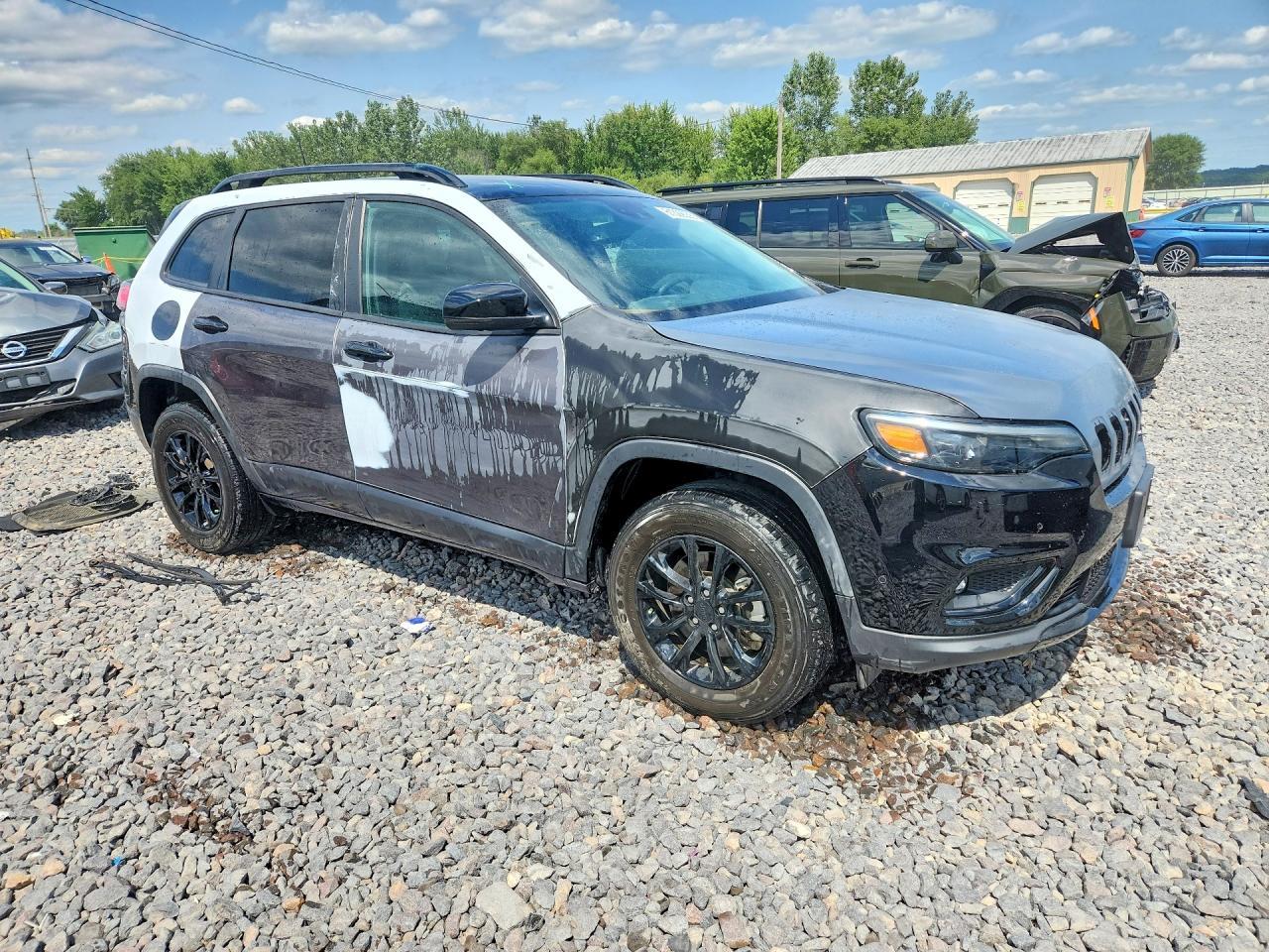 2023 Jeep Cherokee Altitude Lux - Image 4