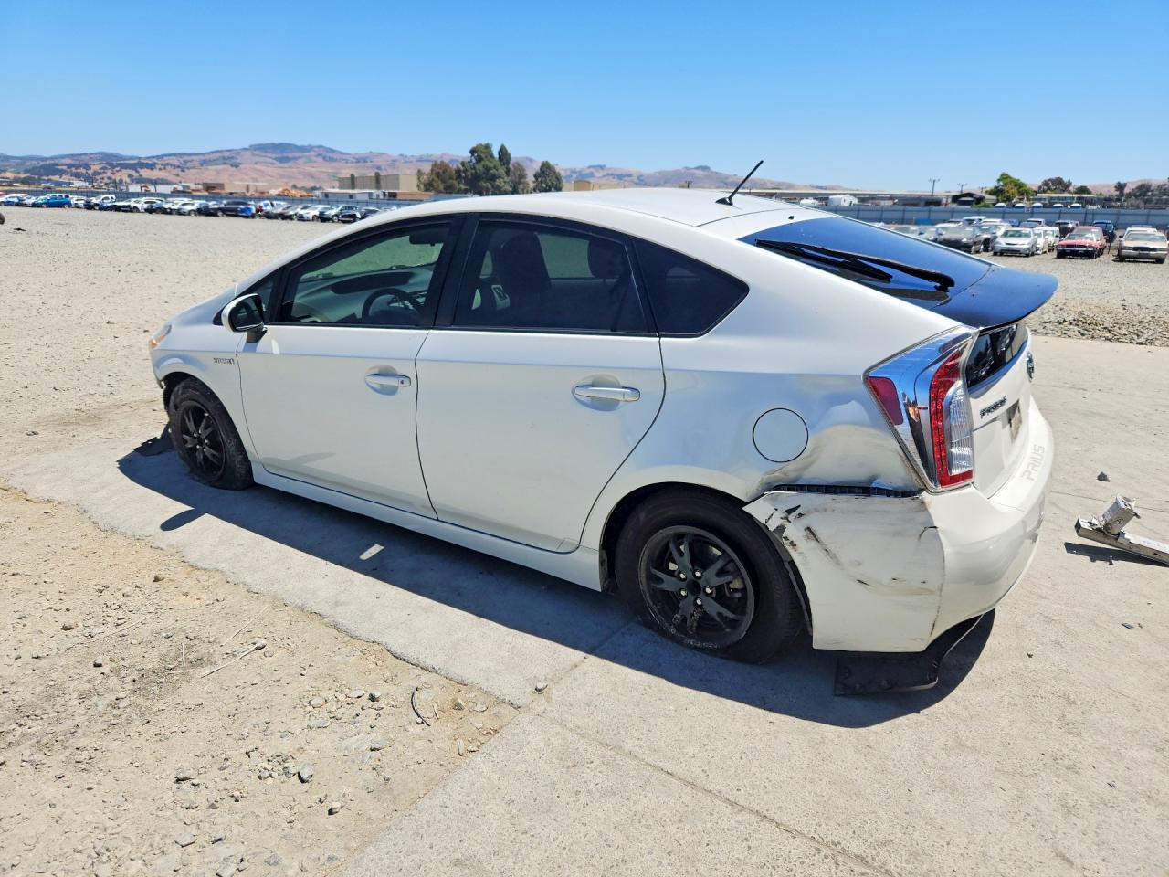 2015 Toyota Prius Two - Фото 2