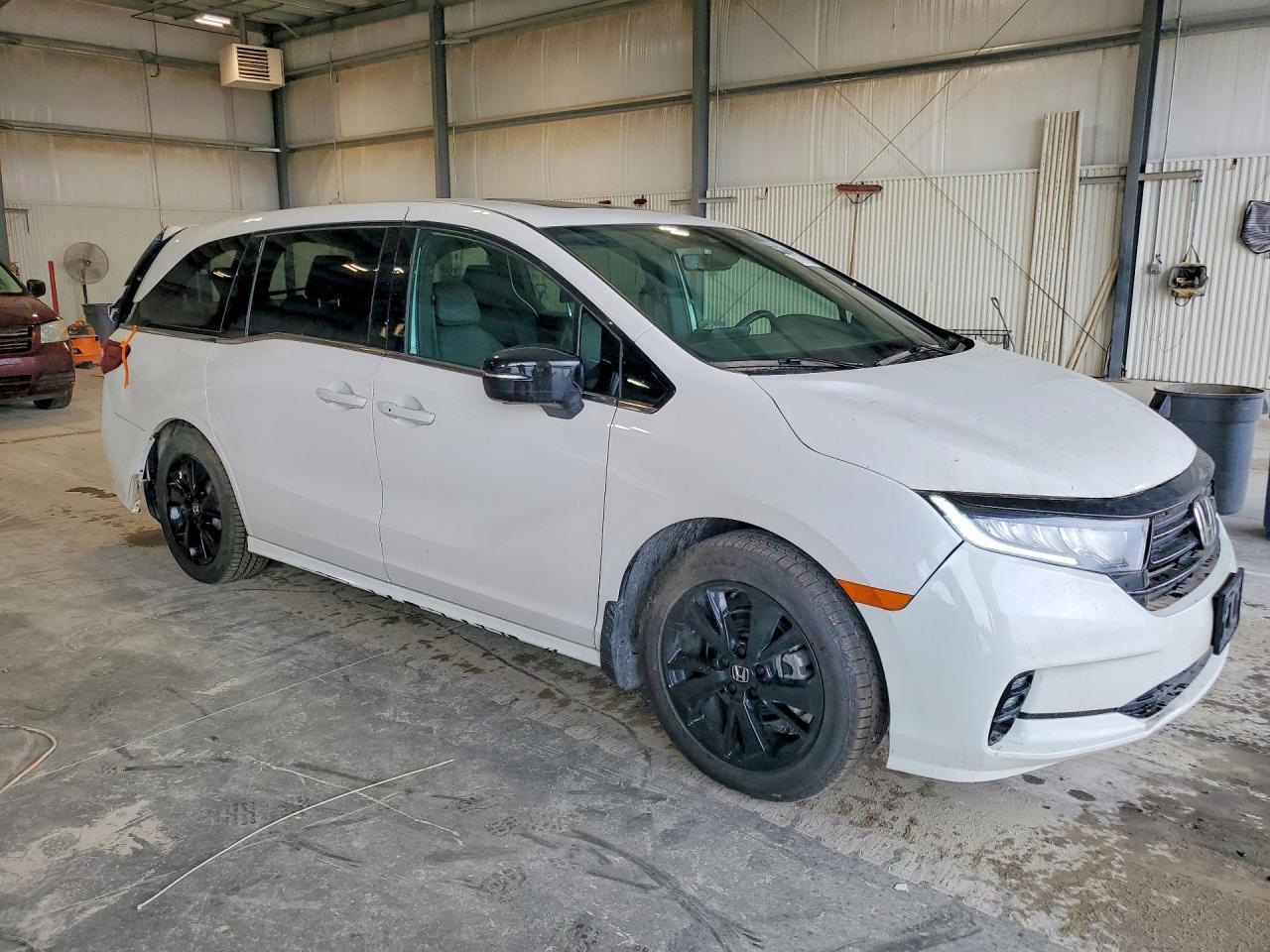 2024 Honda Odyssey Sport - Image 4
