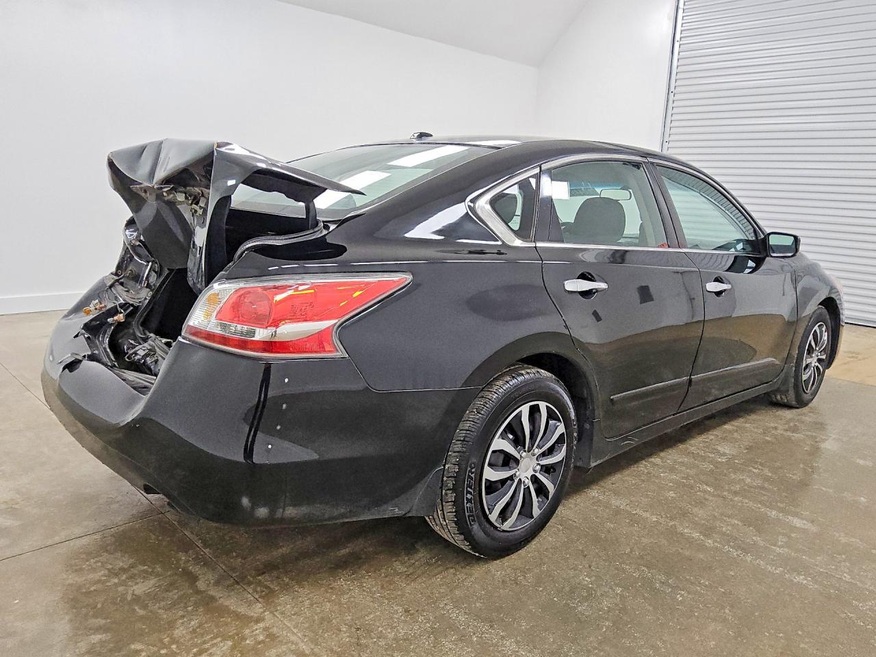 2015 Nissan Altima - Image 3