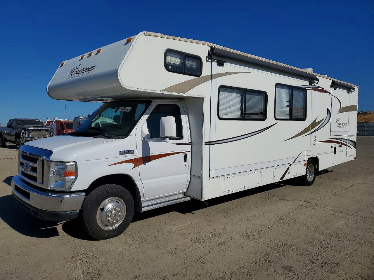 2013 Ford Econoline E450 Super Duty Cutaway Van - Фото 2