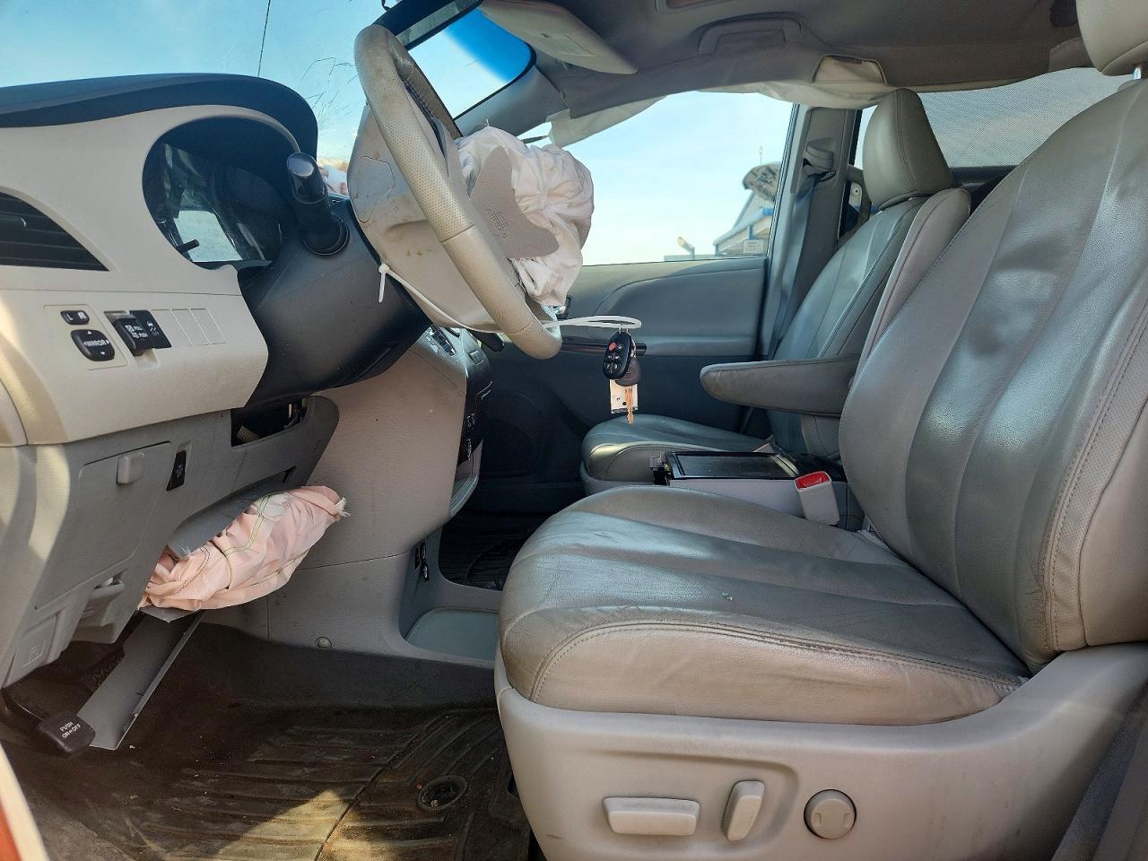 2014 Toyota Sienna Xle 8-Passenger - Фото 7
