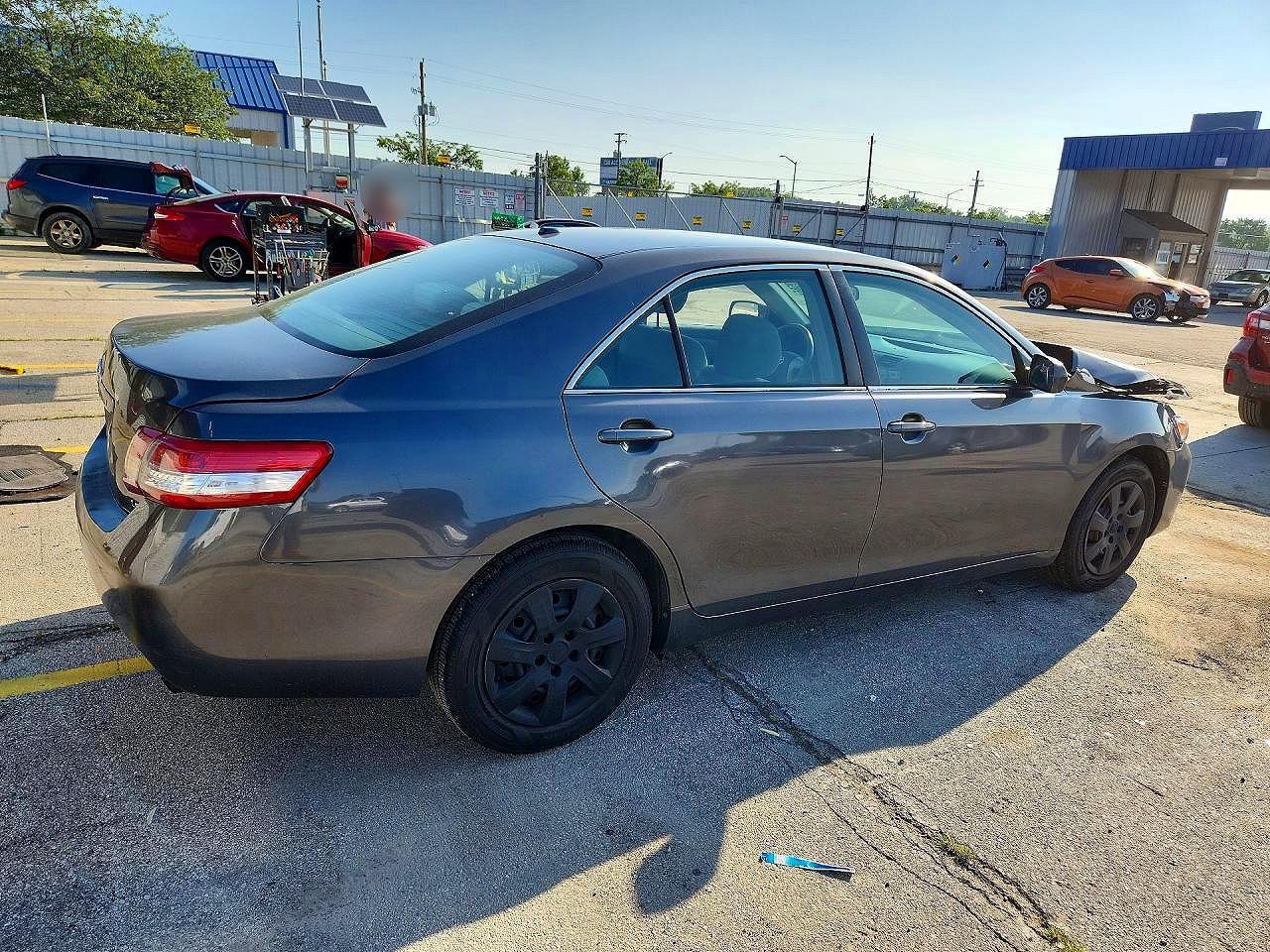 2010 Toyota Camry Le - Фото 3