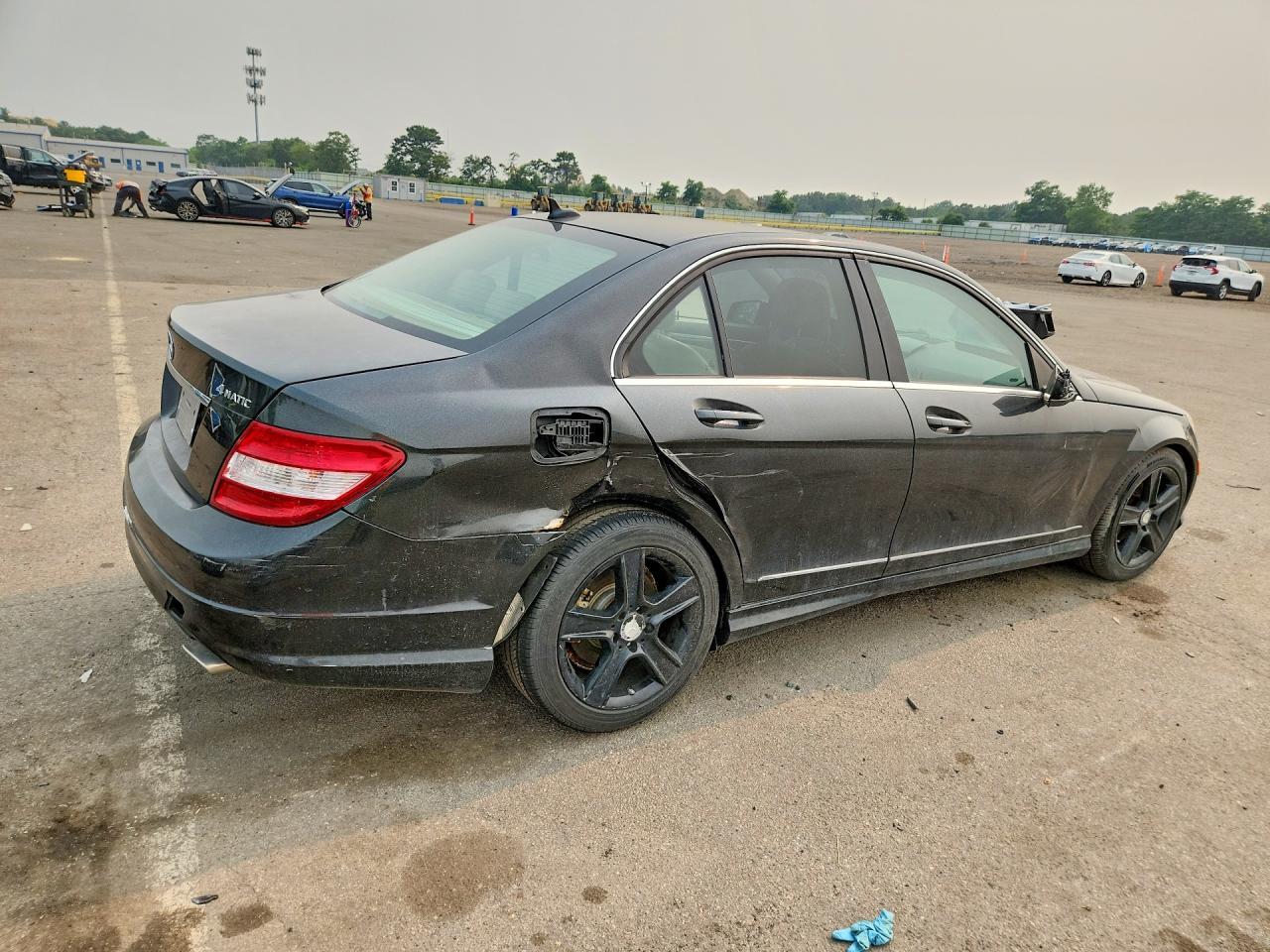 2010 Mercedes-Benz C 300 4Matic - Фото 3