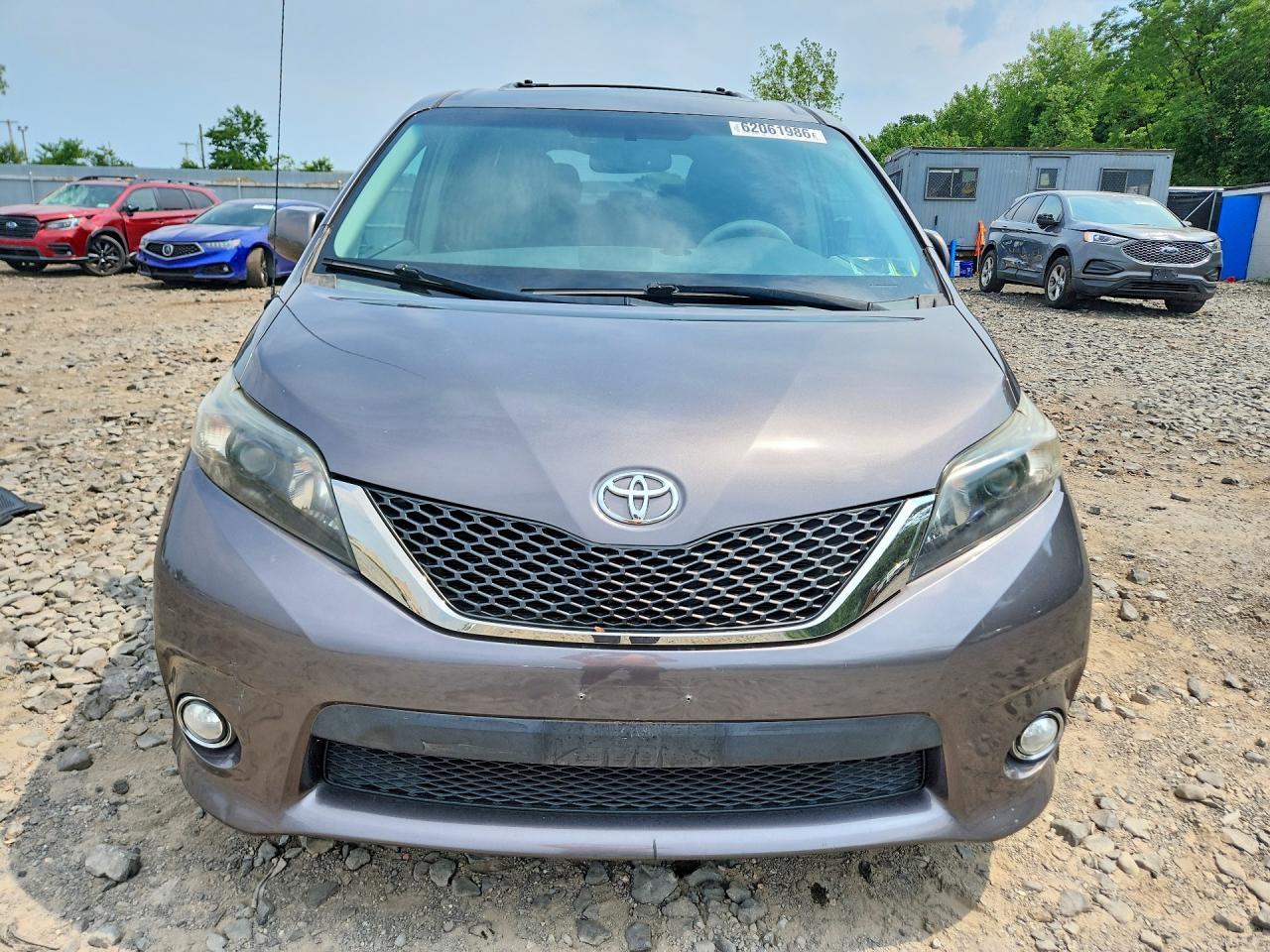 2013 Toyota Sienna Sport - Фото 5