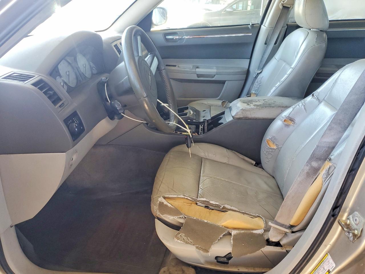 2007 Chrysler 300 Touring - Image 7