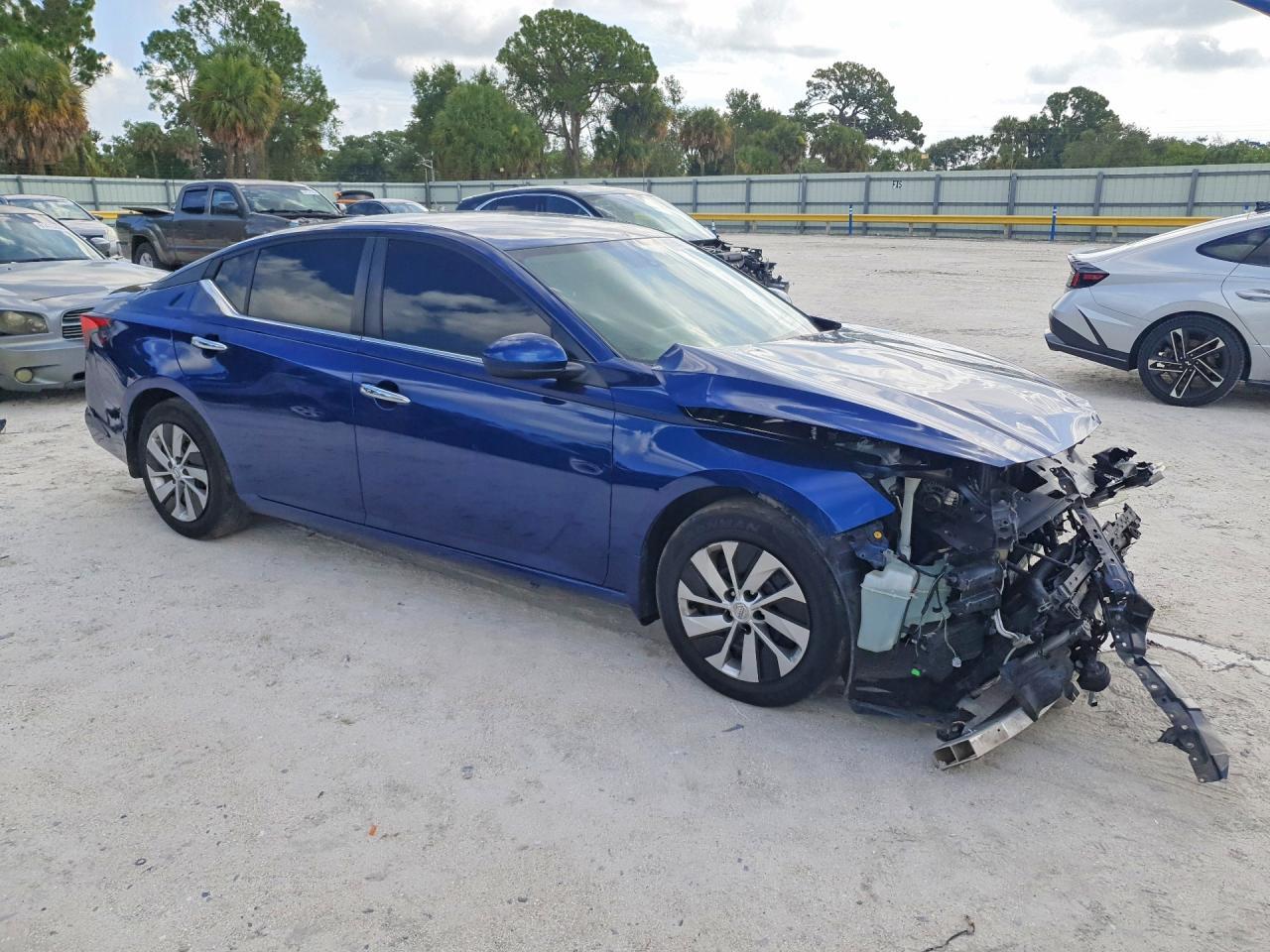 2019 Nissan Altima S - Фото 4