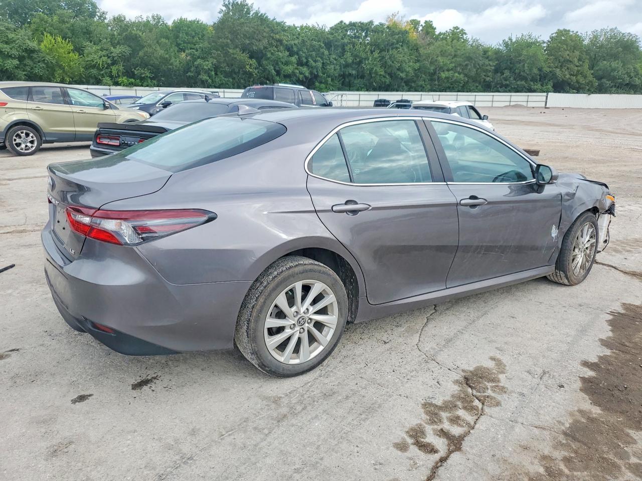 2024 Toyota Camry Le - Фото 3