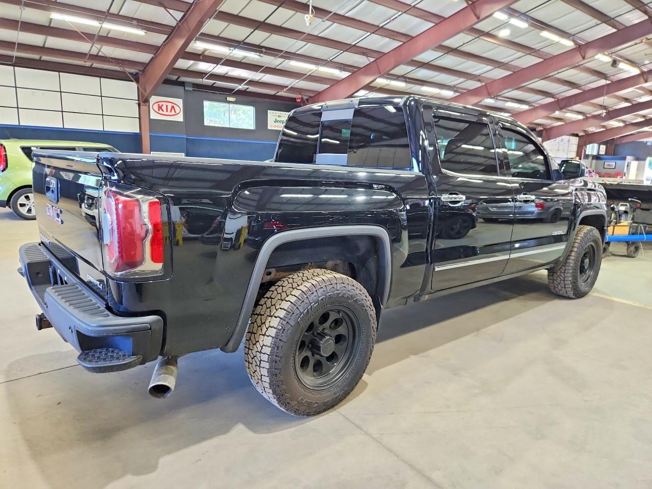 2016 GMC Sierra K1500 Denali - Image 3