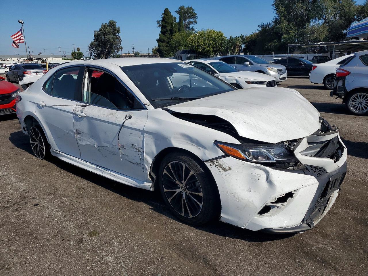 2020 Toyota Camry Se - Фото 4