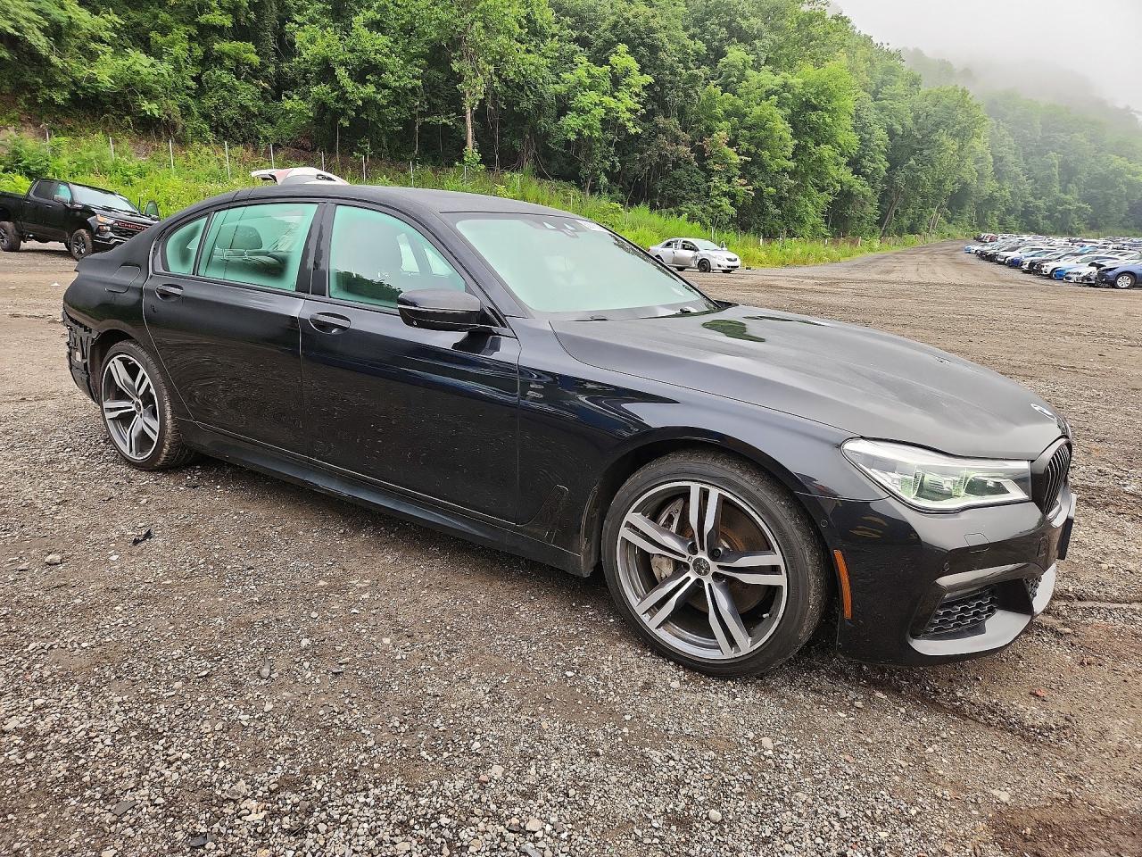 2017 BMW 750 Xi - Фото 4