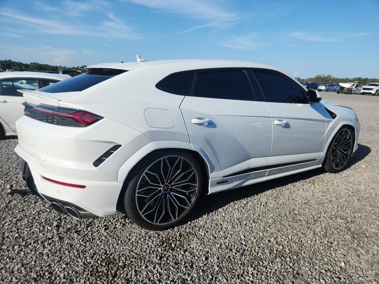 2025 Lamborghini Urus Se - Фото 3
