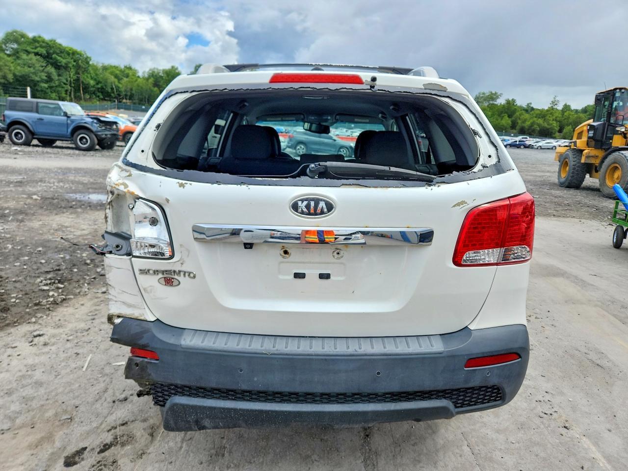 2012 Kia Sorento Lx - Image 6
