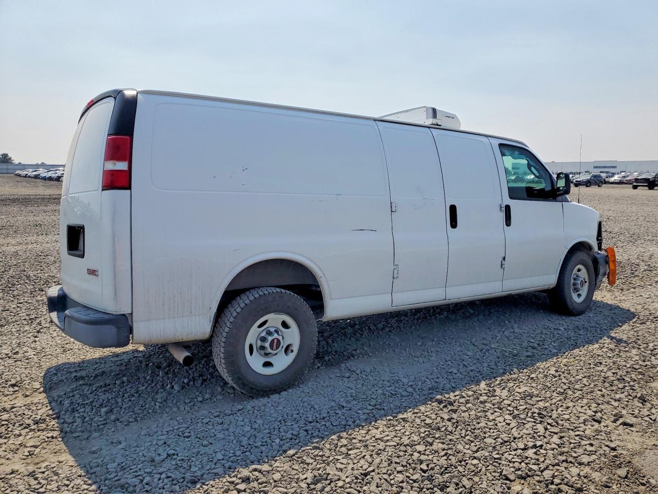 2017 GMC Savana G3500 Refrigerated Delivery Van - Фото 3
