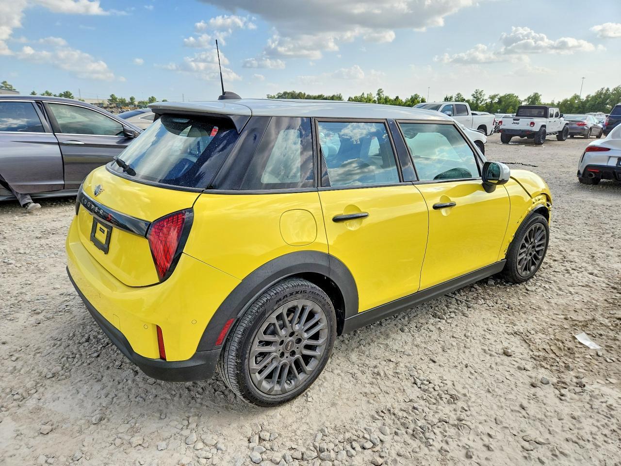 2025 Mini Cooper S - Фото 3