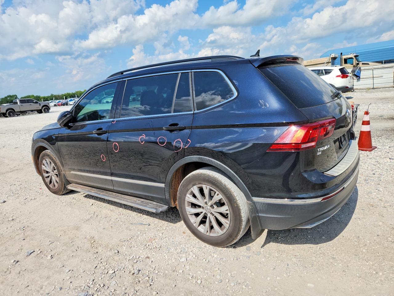 2018 Volkswagen Tiguan Se - Фото 2