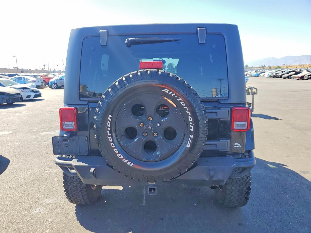 2013 Jeep Wrangler Unlimited Sahara - Image 6