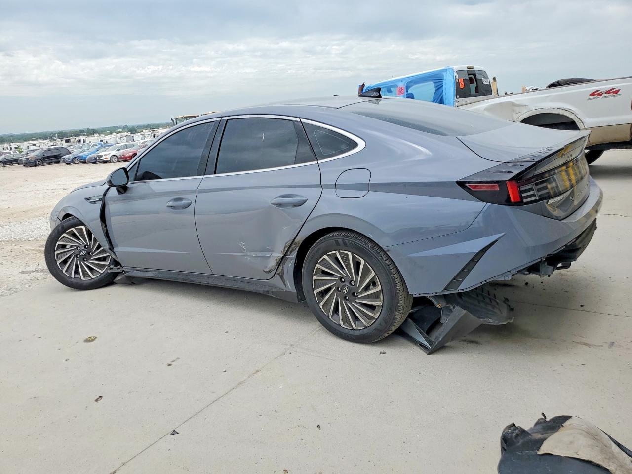 2025 Hyundai Sonata Hybrid Sel - Image 2