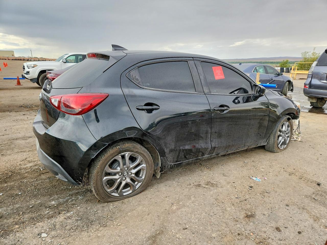 2020 Toyota Yaris Hatchback Le - Фото 3