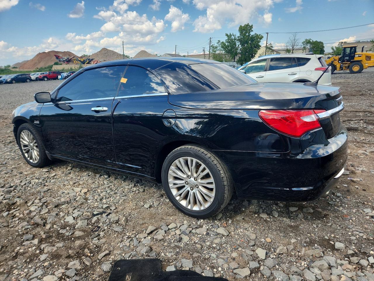 2013 Chrysler 200 Limited - Фото 2