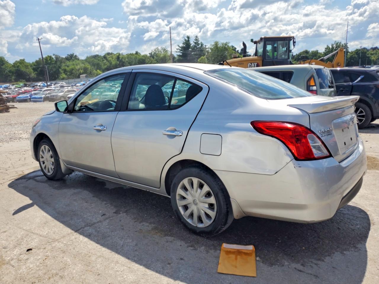 2015 Nissan Versa 1.6 Sv - Фото 2